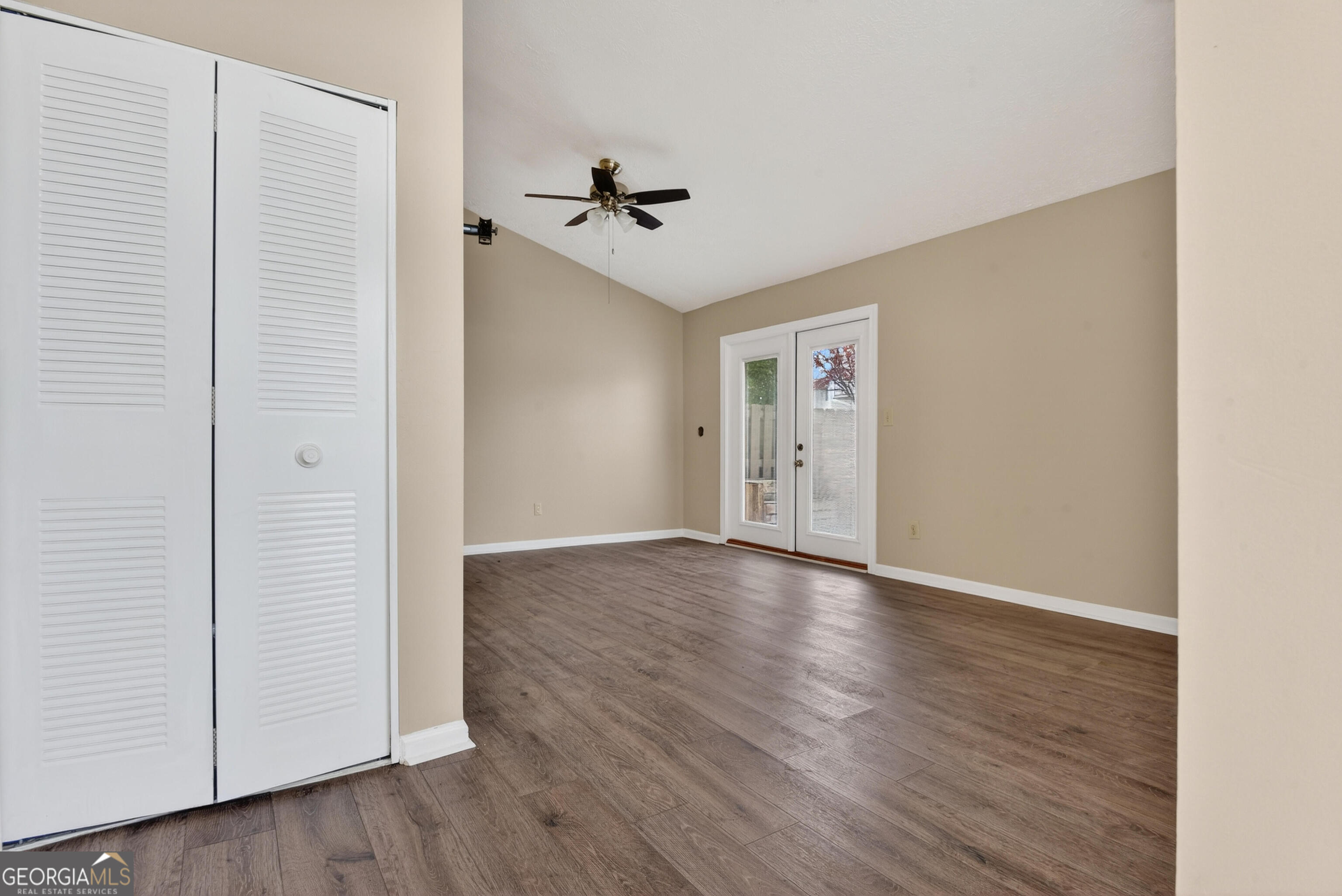 1464 A Ne Pine Log RD