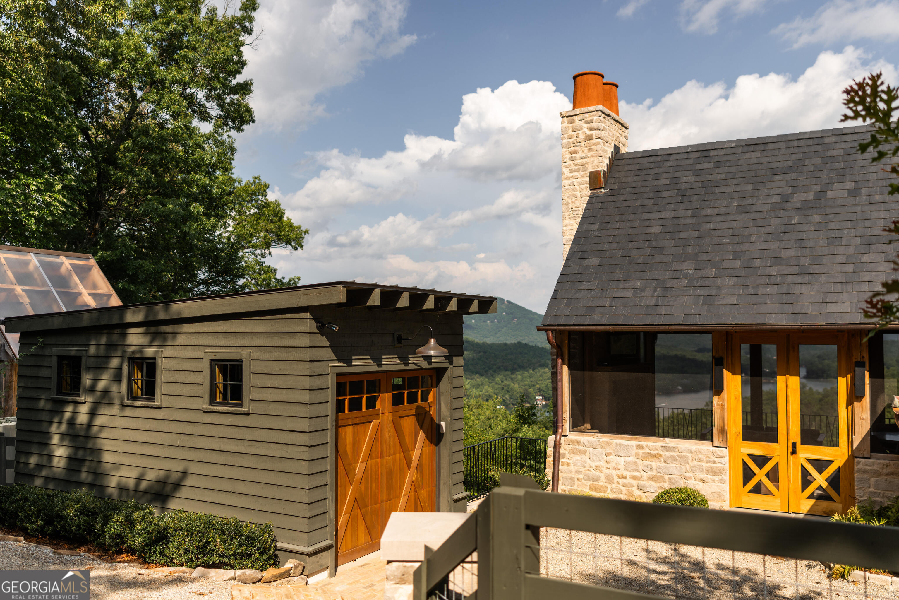 814 Summit RDG
