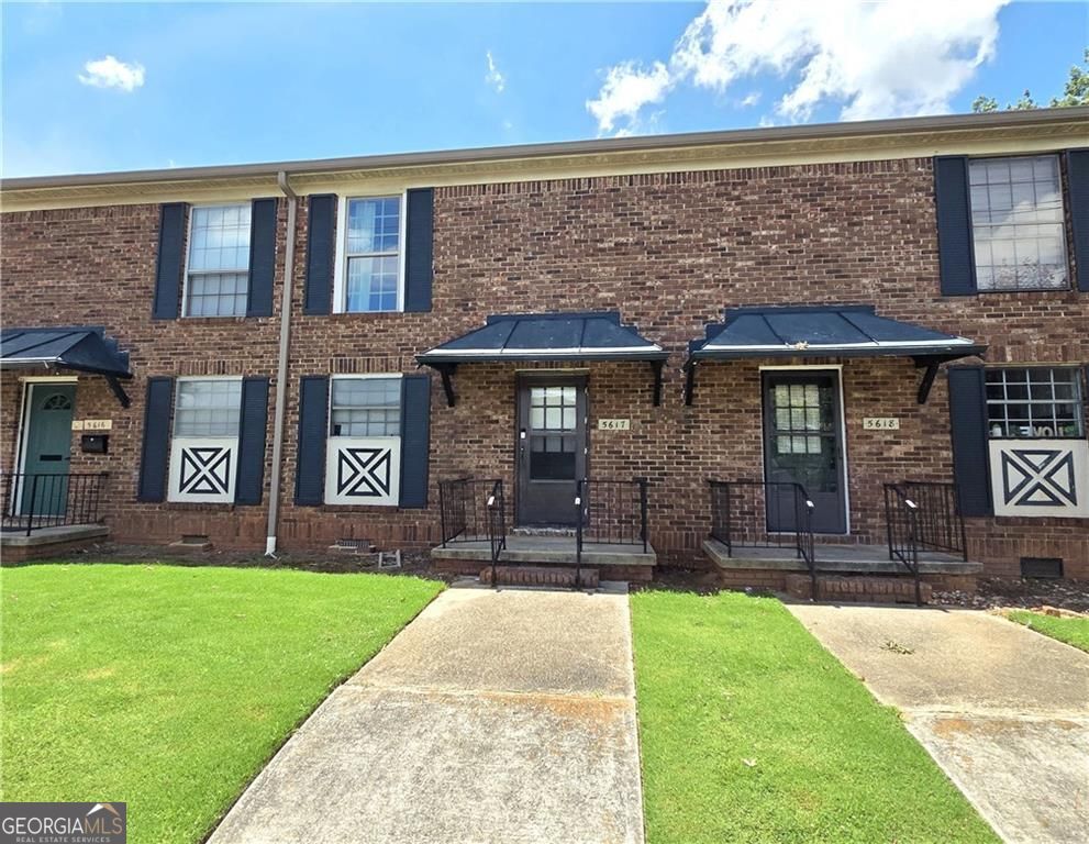 Photo 1 of 23 — 5617 Kingsport DR NE, Sandy Springs, GA 30342