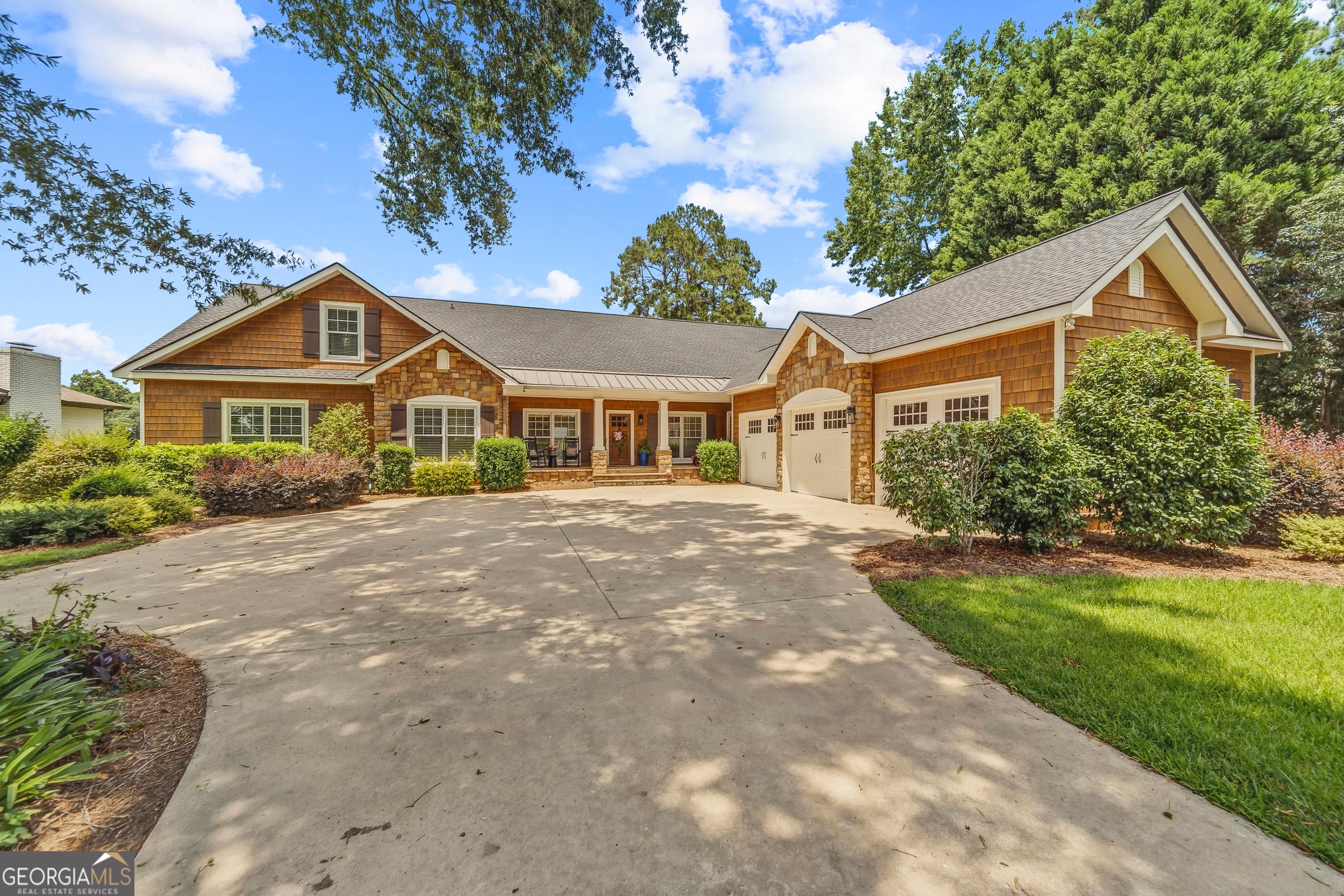 245 Lakeshore CIR