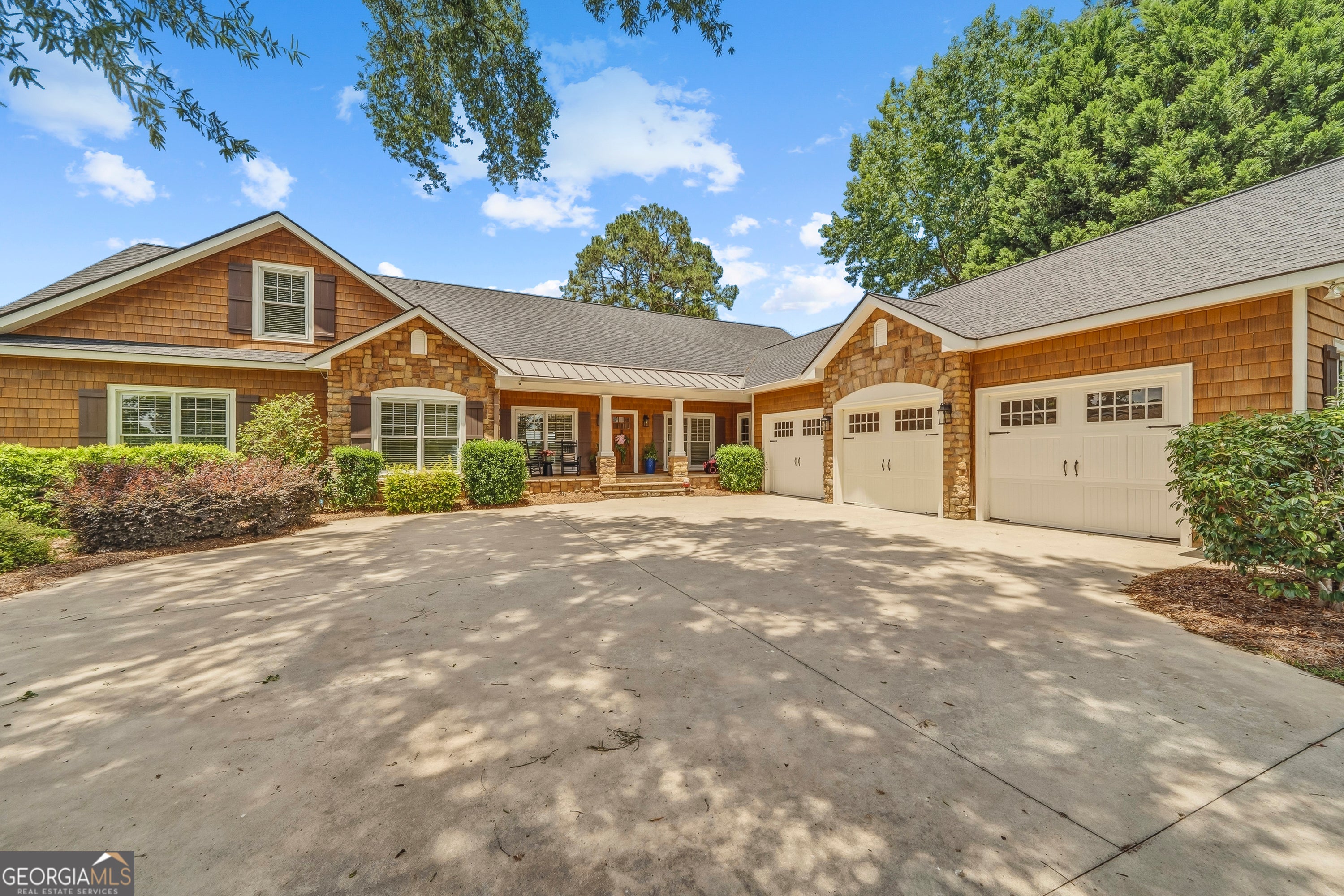 245 Lakeshore CIR