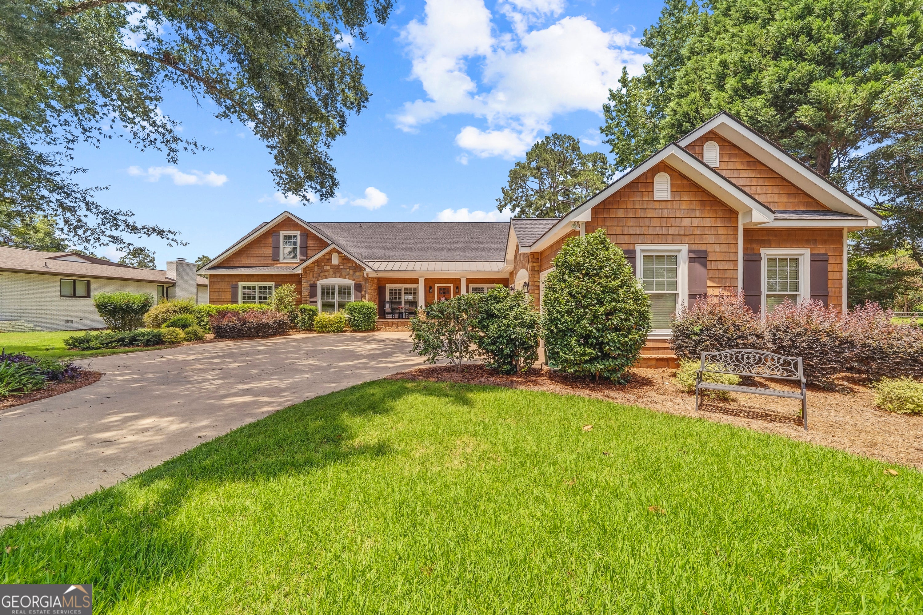 245 Lakeshore CIR
