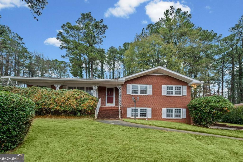 Photo of 2877 Pine Needle Drive, Atlanta, GA 30344 (MLS # 10654838)