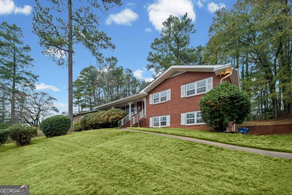 Photo of 2877 Pine Needle Drive, Atlanta, GA 30344 (MLS # 10654838)