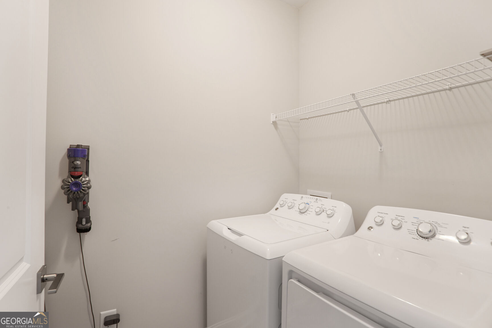 Sandy Springs, Georgia 30342, United States, 3 Bedrooms Bedrooms, ,4 BathroomsBathrooms,Residential,Active,155930