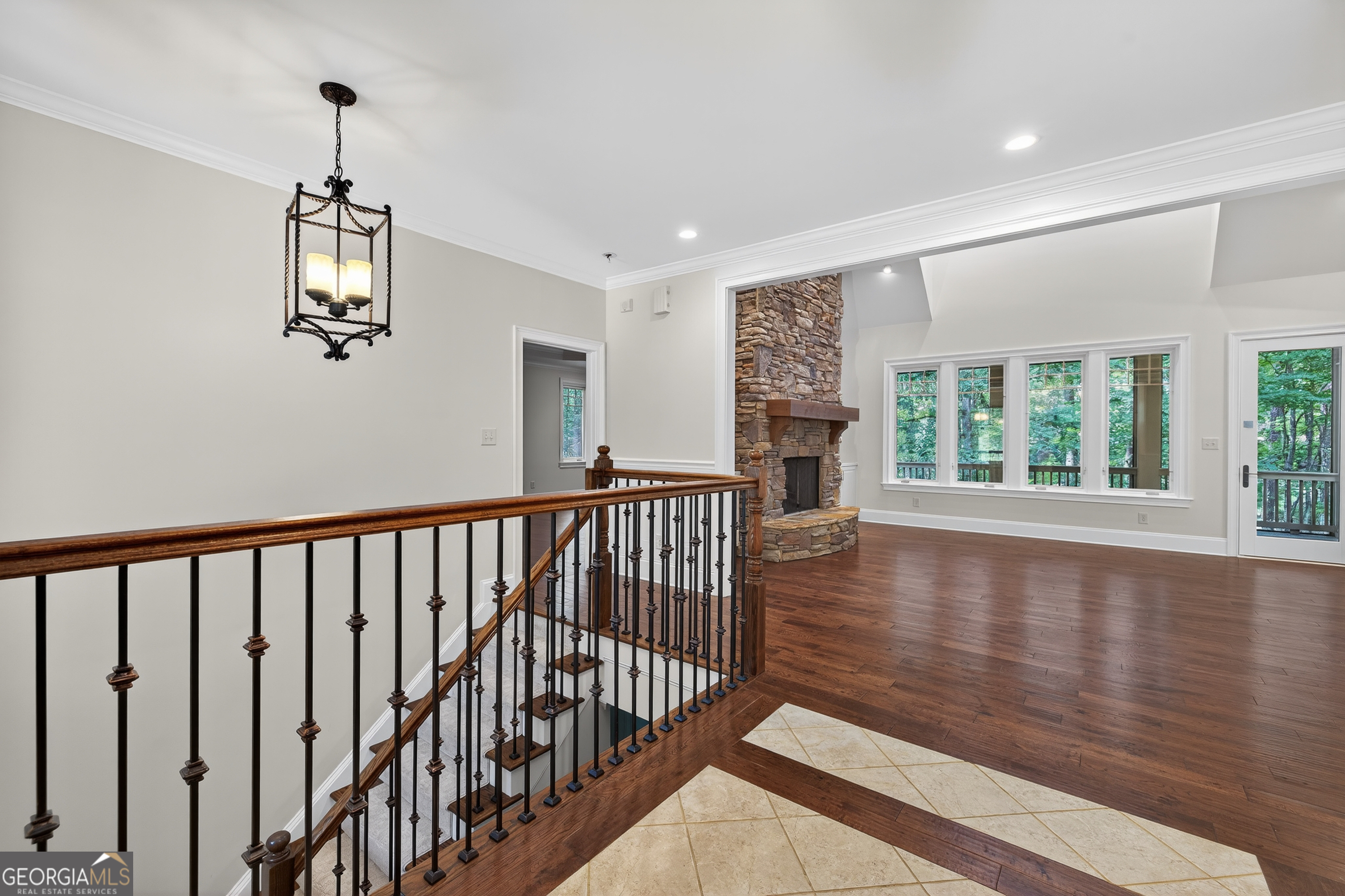 1001 Walton WAY