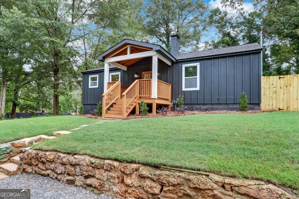 Photo of 1250 Byewood Lane, Atlanta, GA 30310 (MLS # 10767368)