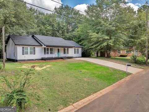 A home in Fort Valley