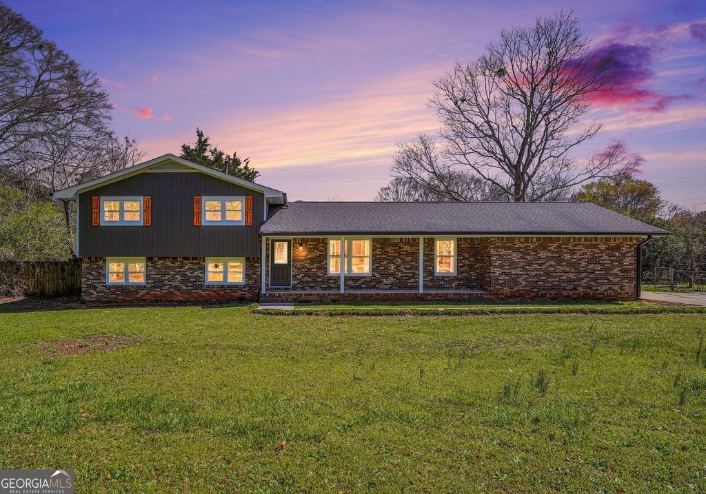 Photo of 8832 Twin Oaks Drive, Jonesboro, GA 30236 (MLS # 10756085)