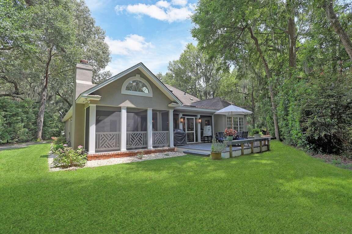 Photo 9 of 88 of 122 Woodline DR house
