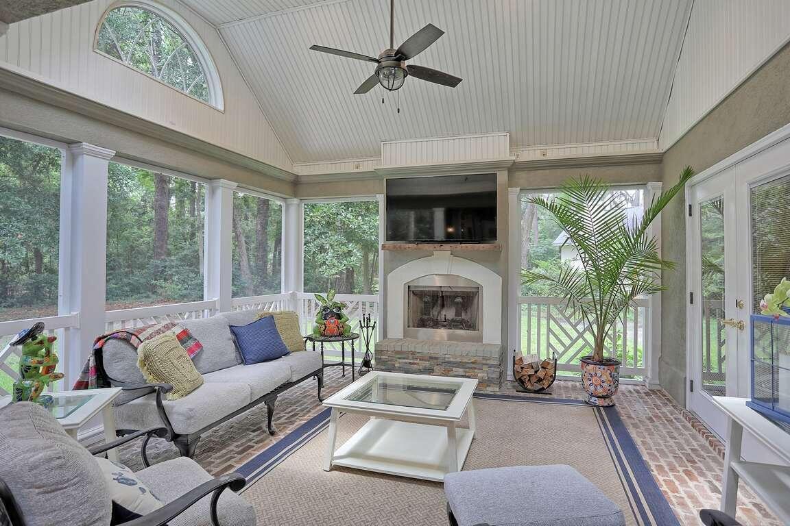 Photo 22 of 88 of 122 Woodline DR house