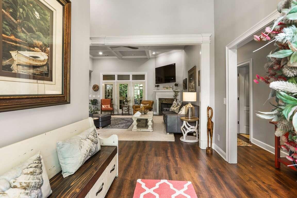 Photo 26 of 88 of 122 Woodline DR house