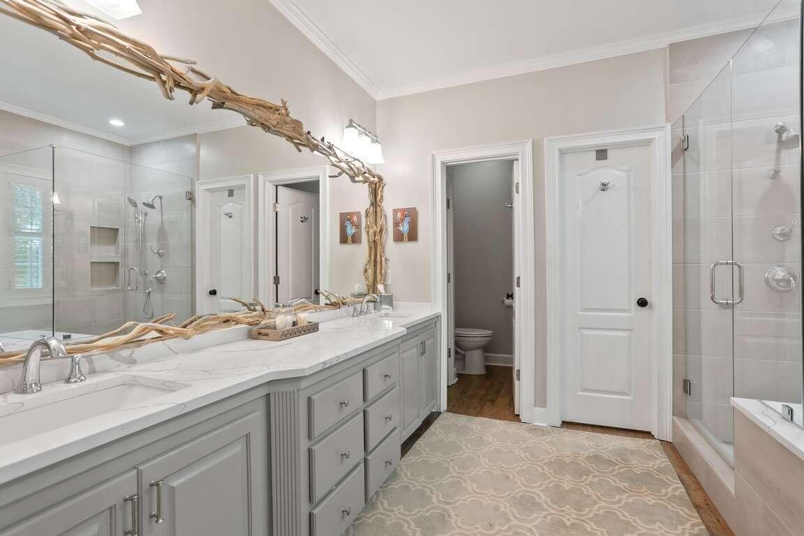 Photo 57 of 88 of 122 Woodline DR house