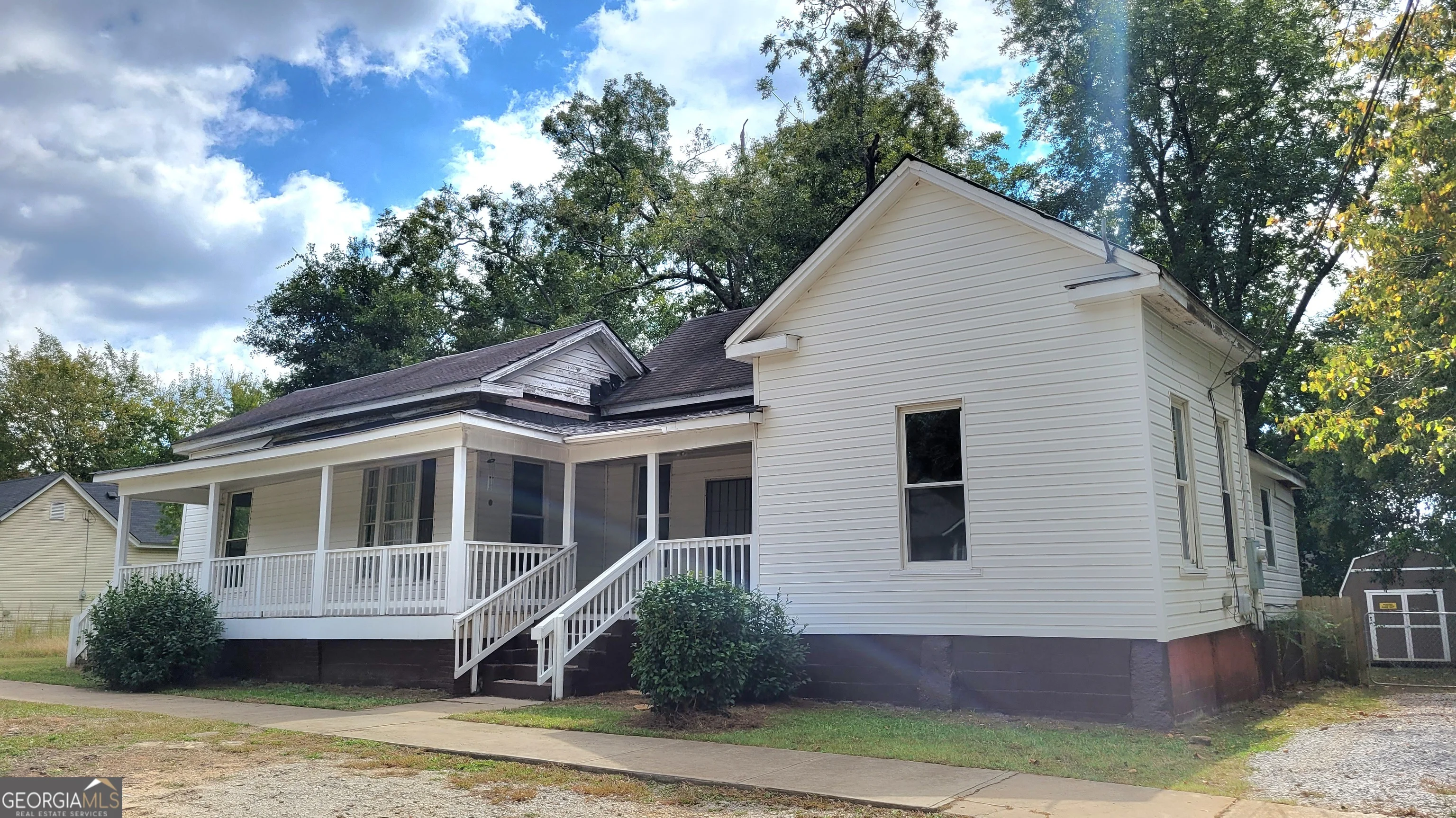 218 W Chappell Street