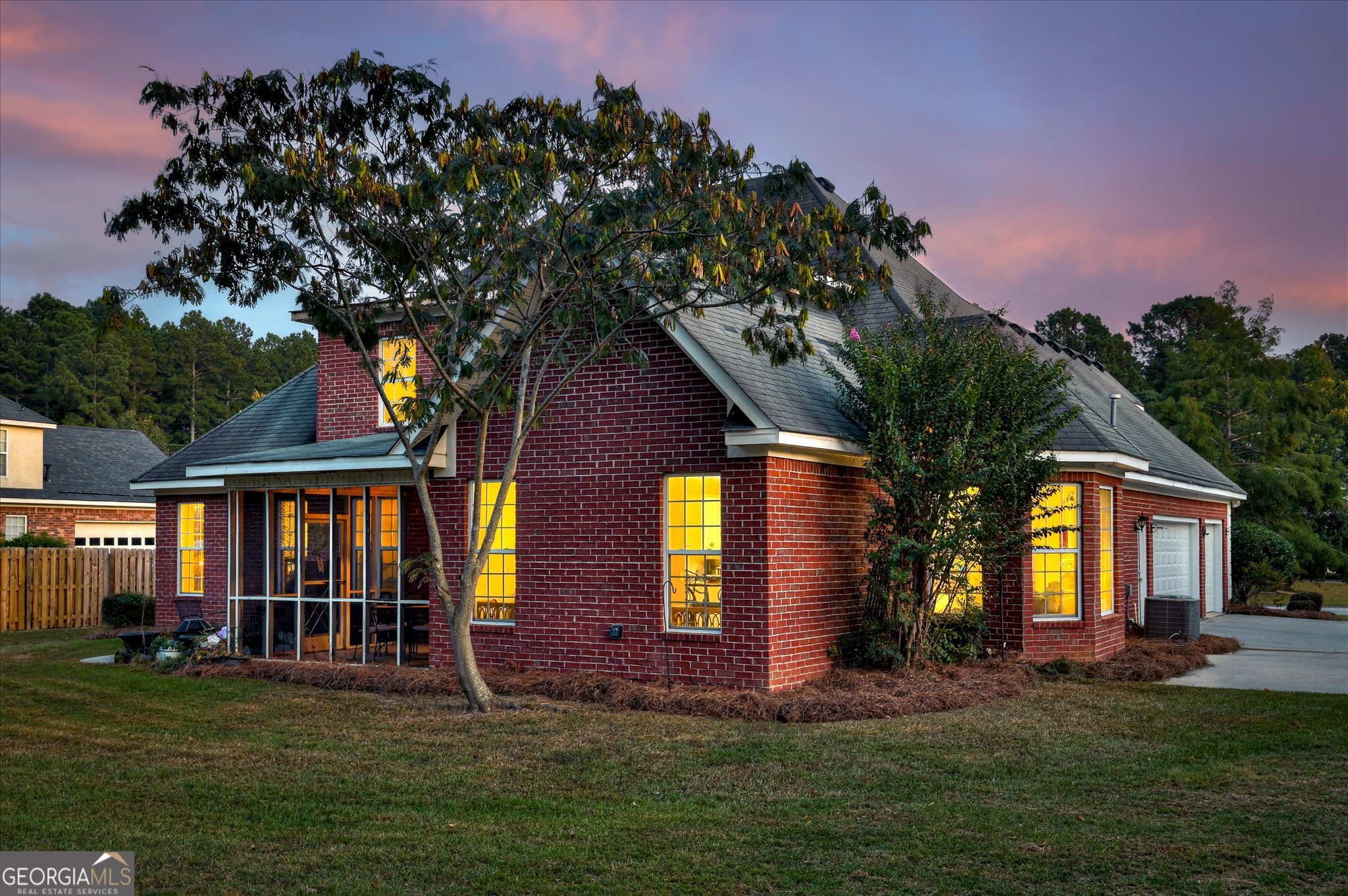 903 Windmill PKWY