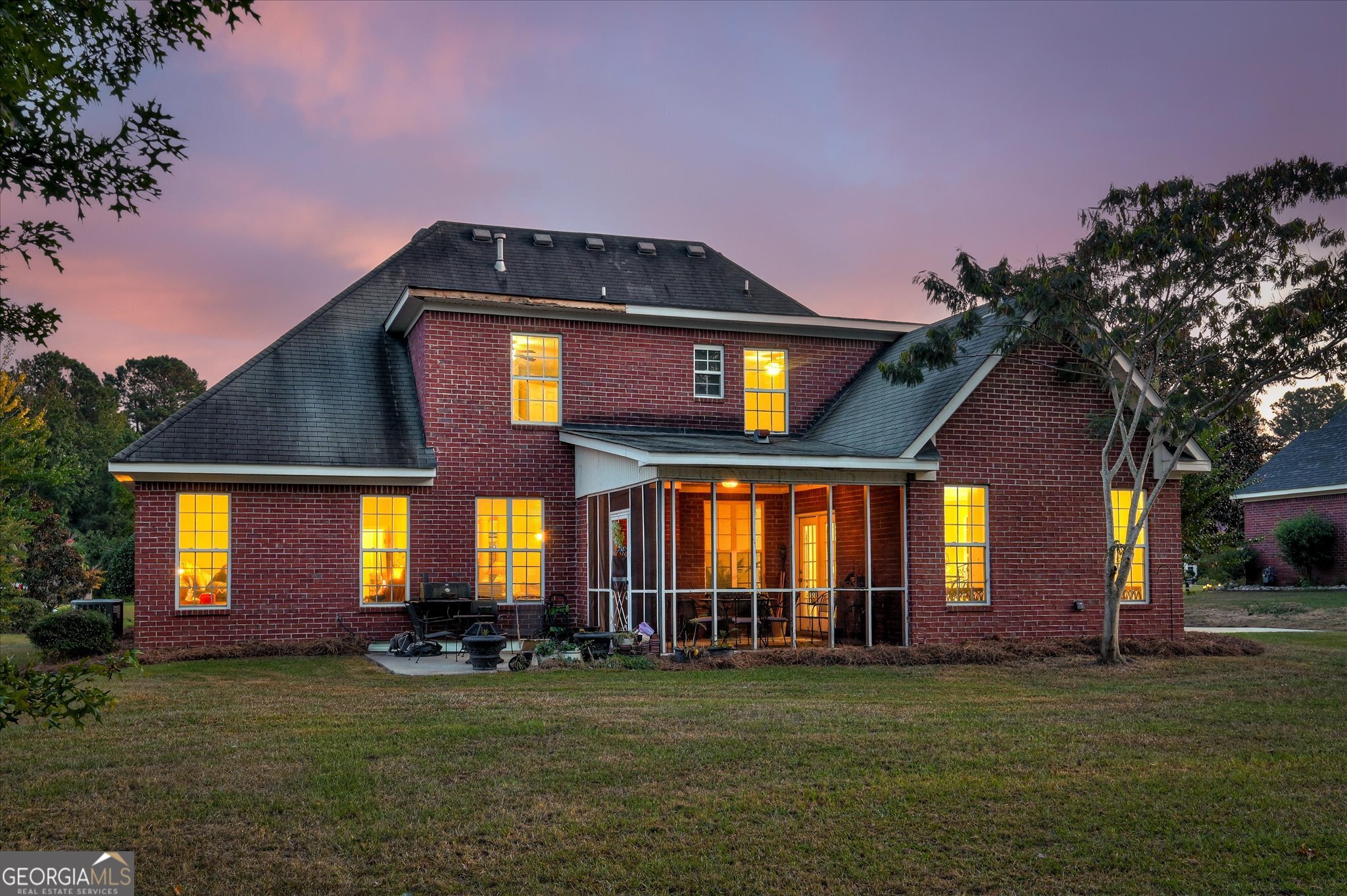 903 Windmill PKWY