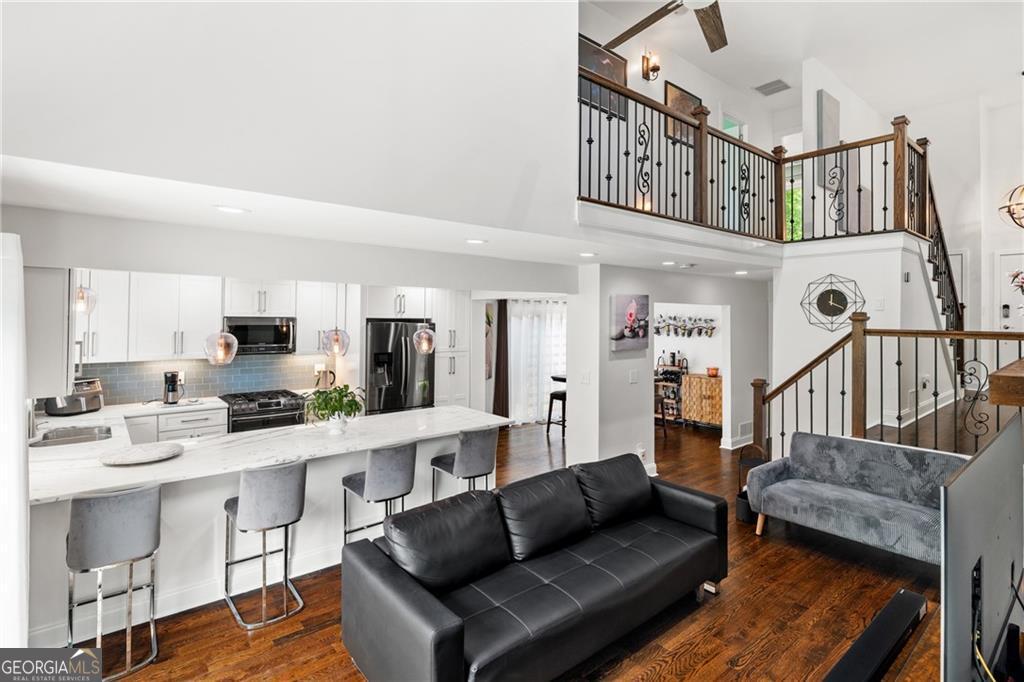 235 Leeward LN