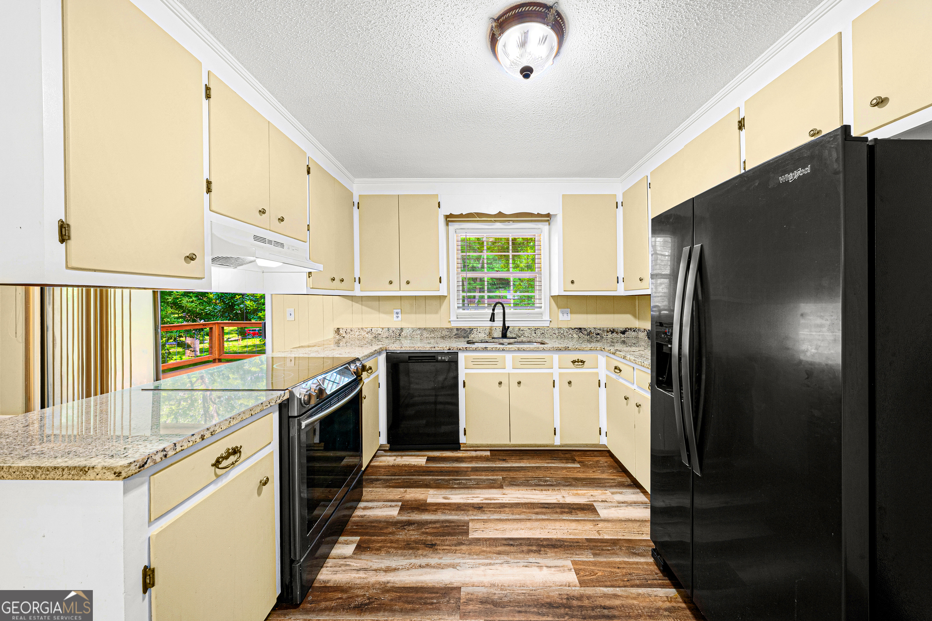 380 Pine Valley DR