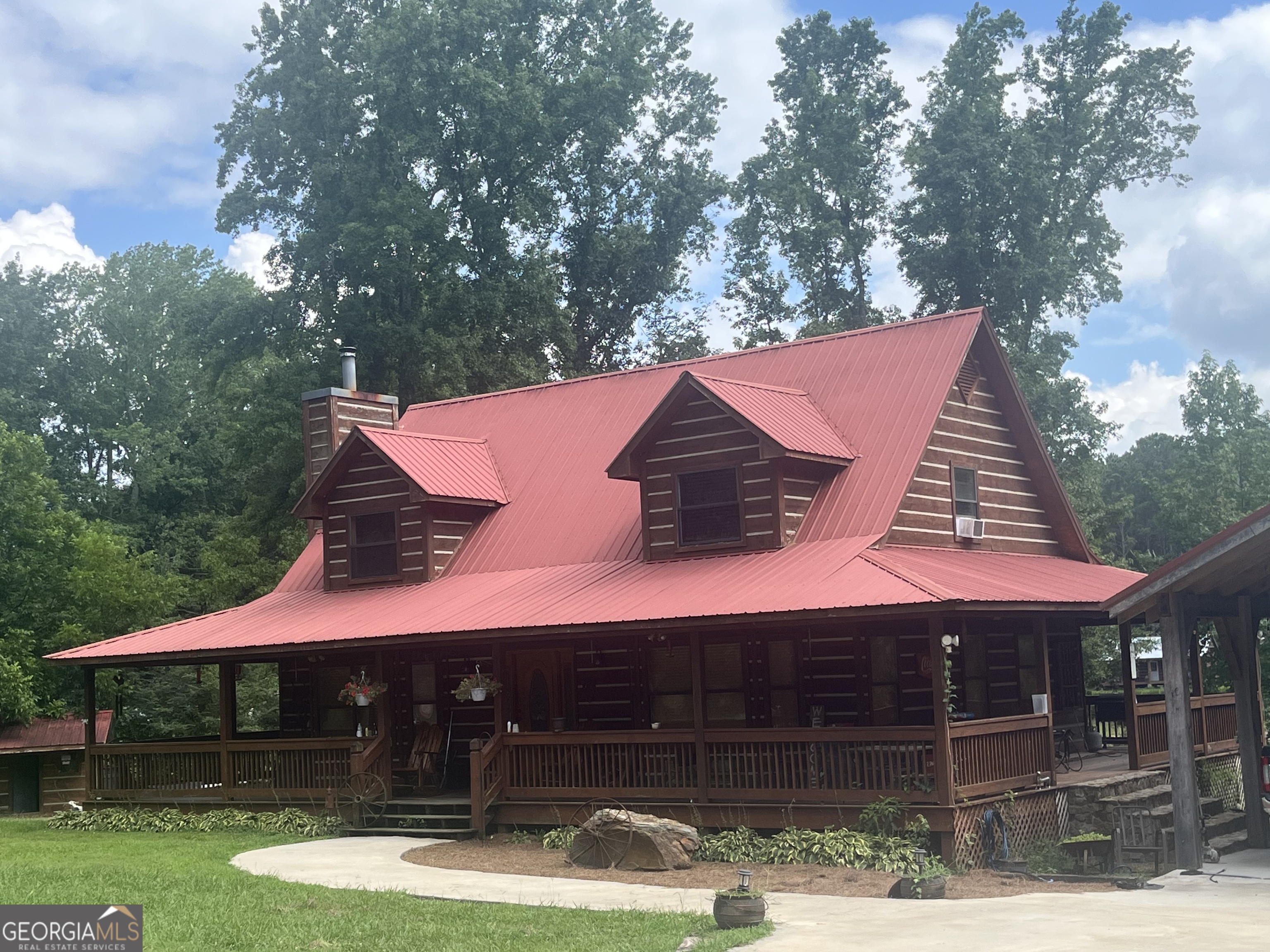 Beautiful recently updated cabin, pine hardwood floors, master on main, wrap around porch, gorgeous outdoor rock fireplace. This property sits on 1 acre right outside town. County but convenient to town! Dog not included!