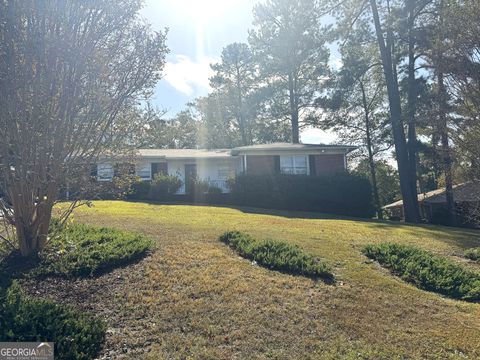 Photo of 819 Ellenwood Circle W, Macon, GA 31204 (MLS # 10648237)