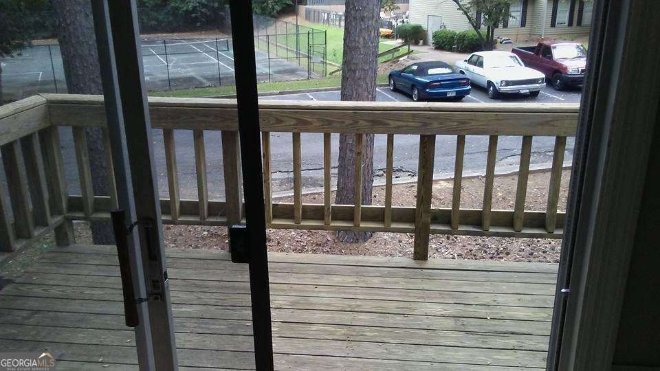 Great location, minutes from I-75 and within walking distance of the Marietta Square. With all the room to make it your own home this Townhome has 3 bedroom 2 and a half baths with one private back patio and one private deck. Located very close to the community swimming pool and tennis courts.