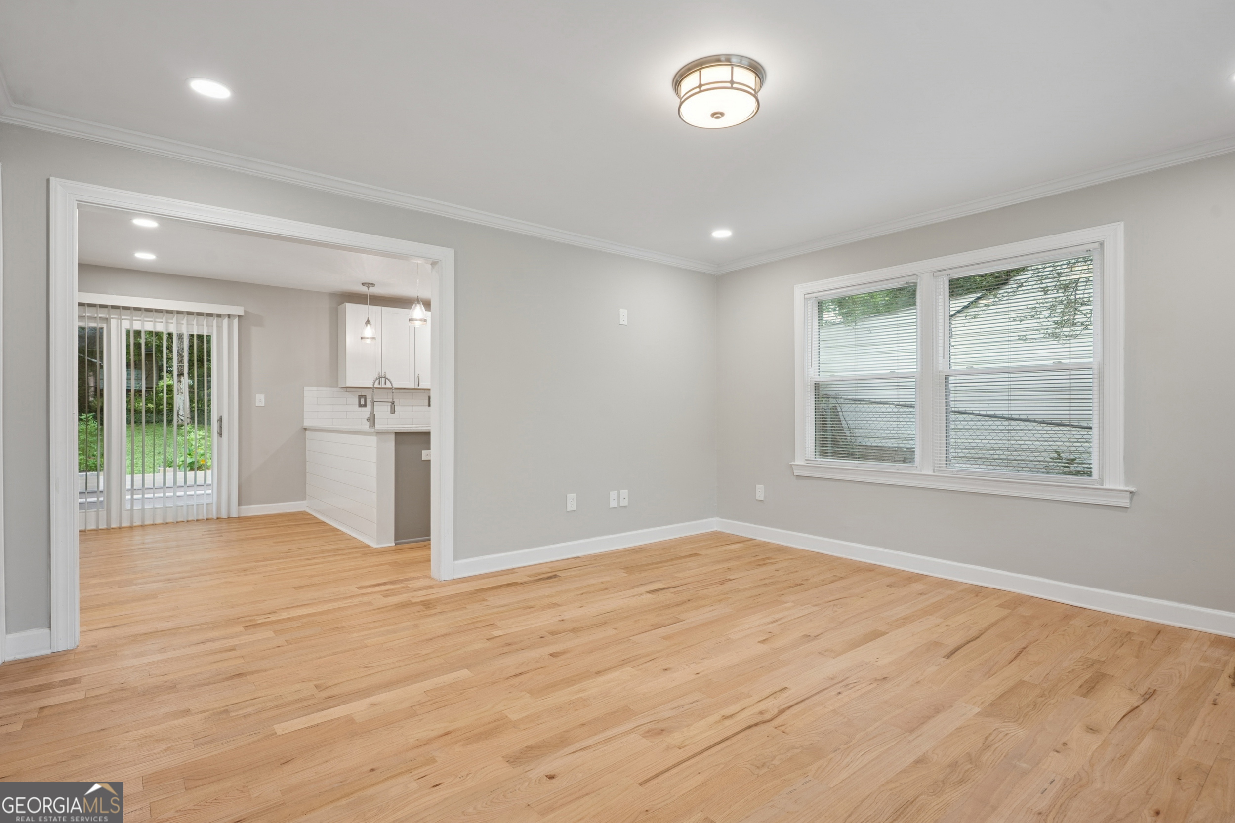 1335 East Washington AVE