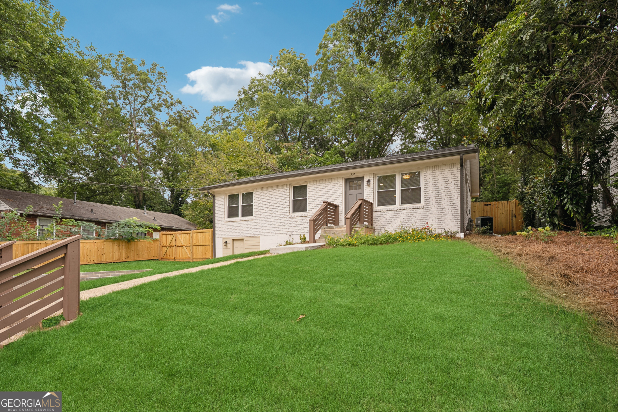 1335 East Washington AVE