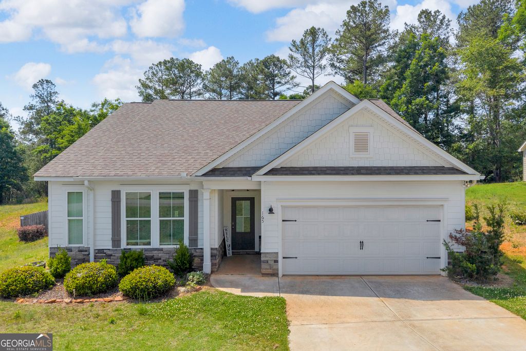 Photo of 165 Woodpecker Pointe, Danielsville, GA 30633 (MLS # 10766660)