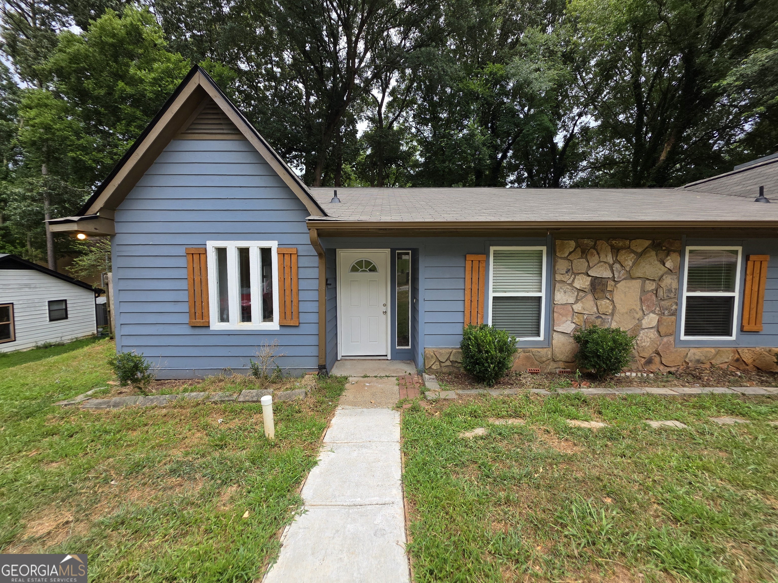 UNIT 452 PRIME LOCATION DUPLEX - Just 5 Minutes from Marietta Square! This spacious and updated 2-bedroom, 2.5-bath duplex is perfectly situated in one of Marietta's most desirable areas. Step inside to discover a bright, oversized living room with soaring vaulted ceilings and a bonus bar area space-ideal for entertaining. Enjoy stylish upgrades throughout, including brand-new LVP flooring, granite countertops, fresh paint, new toilets, and more. Each bedroom features a walk-in closet, and the home offers abundant storage with multiple coat and linen closets, a laundry room with storage, and even exterior storage sheds. Located in the sought-after Marietta High School district, this home is just minutes from I-75, local parks, grocery stores, top-rated dining, and all the charm of Marietta Square. It's a perfect blend of comfort, convenience, and location. Pets are welcome in this home! A non-refundable pet fee and monthly pet rent will apply per pet. Restrictions may apply. Don't miss out on this move-in-ready gem in a prime location! APPLICATION & CREDIT REQUIREMENTS: Each adult (18+) must submit a separate application, regardless of employment status. A $75 application fee per applicant and an administrative fee are due. Minimum security deposit is 1.5 month's rent; final amount is based on credit, rental and employment history, debt, and income. Credit scores may increase the deposit or result in denial. This property does not accept housing vouchers. Submit your application here: https://useswanson.app.doorloop.com/tenant-portal/rental-application?companyId=686d2e8fa1b53eb1e22fab8a&propertyId=68750cc273d3761a3bb77fc6&unitId=68750cc273d3761a3bb77ff3&source=UnitLink