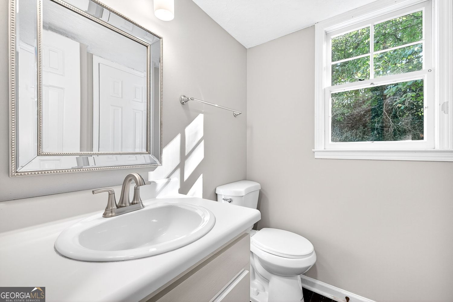 Marietta, Georgia 30066, United States, 3 Bedrooms Bedrooms, ,3 BathroomsBathrooms,Residential,Active,221595