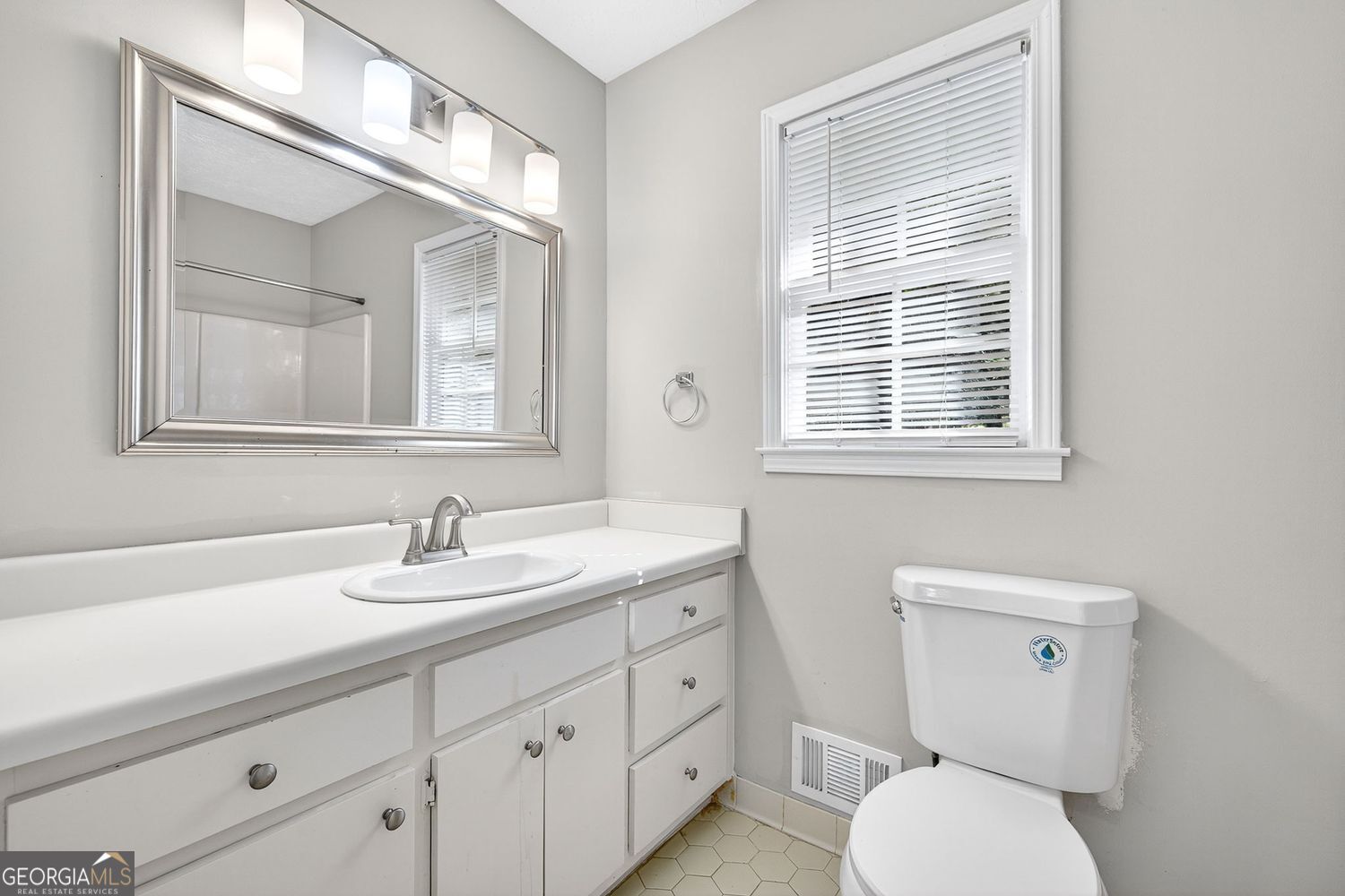 Marietta, Georgia 30066, United States, 3 Bedrooms Bedrooms, ,3 BathroomsBathrooms,Residential,Active,221595