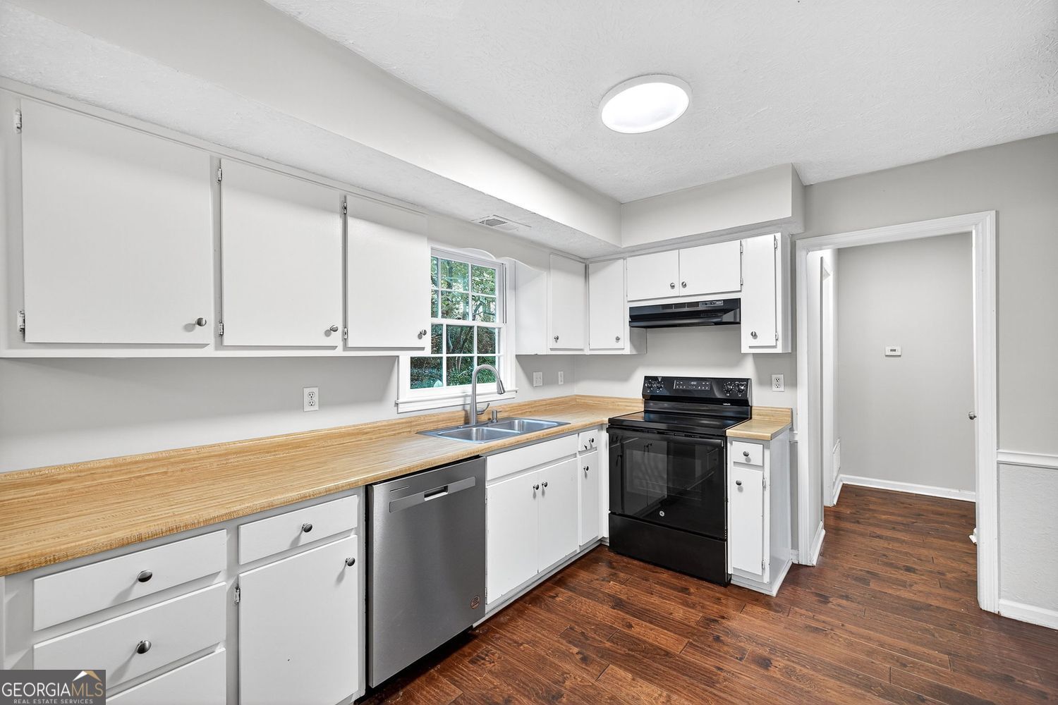 Marietta, Georgia 30066, United States, 3 Bedrooms Bedrooms, ,3 BathroomsBathrooms,Residential,Active,221595