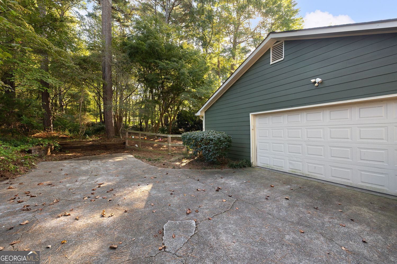 Marietta, Georgia 30066, United States, 3 Bedrooms Bedrooms, ,3 BathroomsBathrooms,Residential,Active,221595