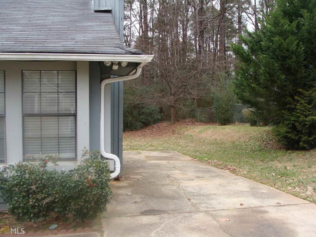 Photo of 2331 Newgate Drive, Decatur, GA 30035 (MLS # 10765739)