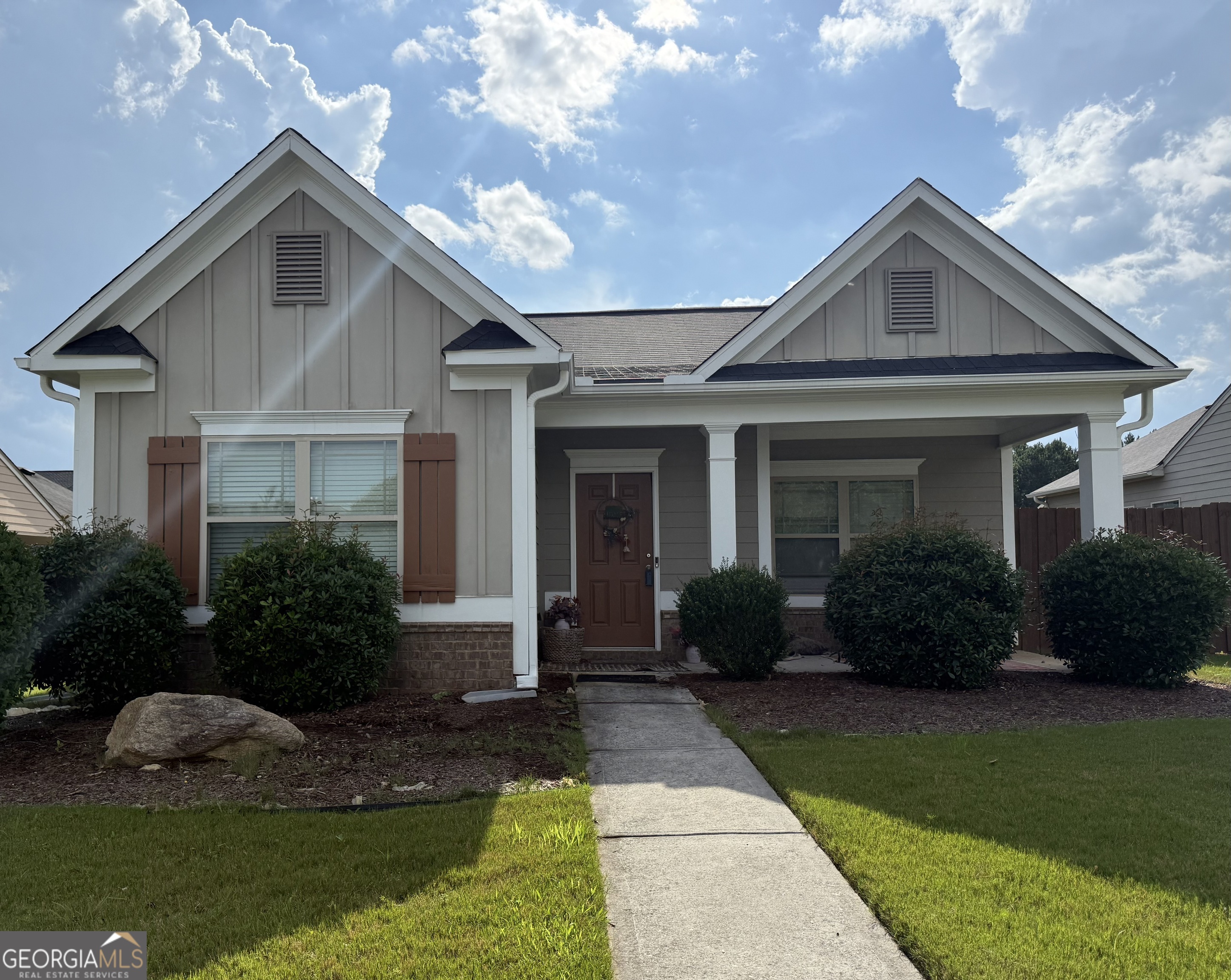 Looking for a ranch-style home in The Villages of Brookmont? This 3BR/2BA features an open-concept floor plan and a split bedroom layout.. Enjoy the outdoors with a rocking chair front porch or fire up the grill on the covered patio. The owner's suite includes a garden tub, separate shower, and double vanity, with a walk-in closet. The spacious kitchen with stainless steel appliances, granite countertops and a large island is perfect for entertaining. Enjoy the community pool, tennis, and gym just in time for summer!