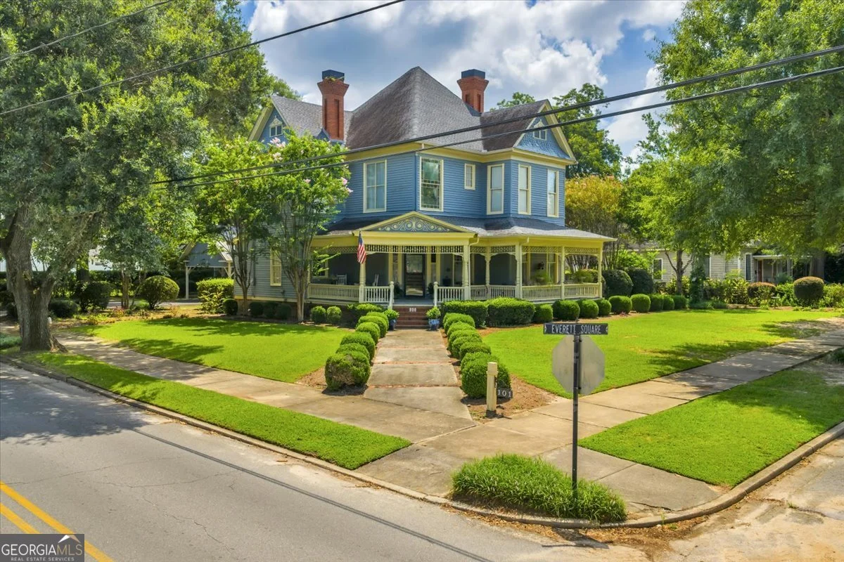 101 Everett Square