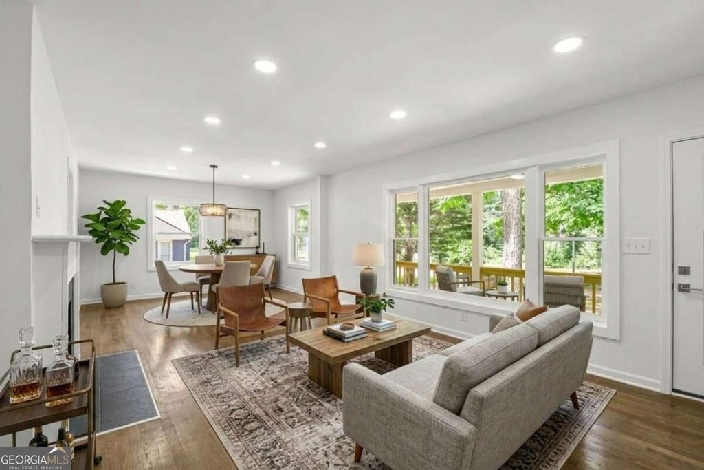 Photo of 2580 Cascade Road SW, Atlanta, GA 30311 (MLS # 10838662)
