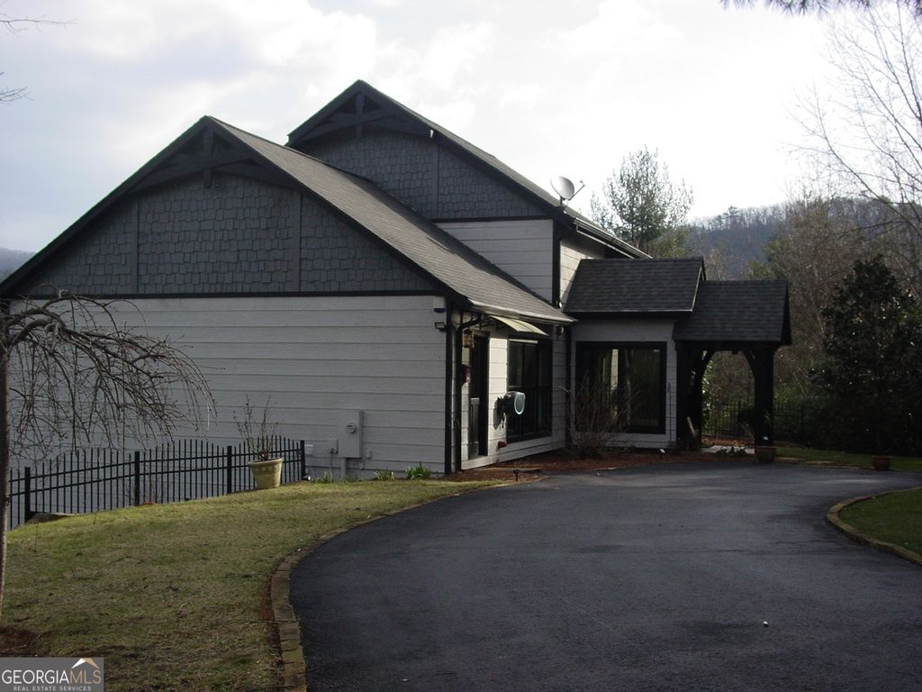 Photo of 4184 Ridgecrest Trl, Hiawassee, GA 30546 (MLS # 10698205)