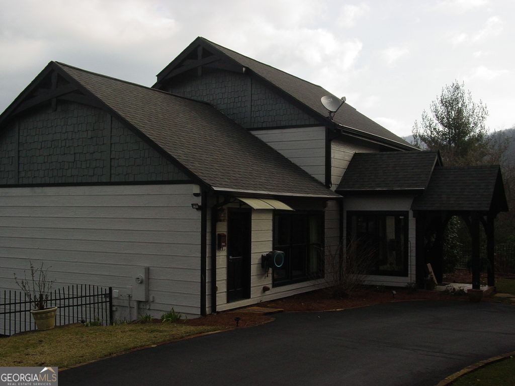 Photo of 4184 Ridgecrest Trl, Hiawassee, GA 30546 (MLS # 10698205)