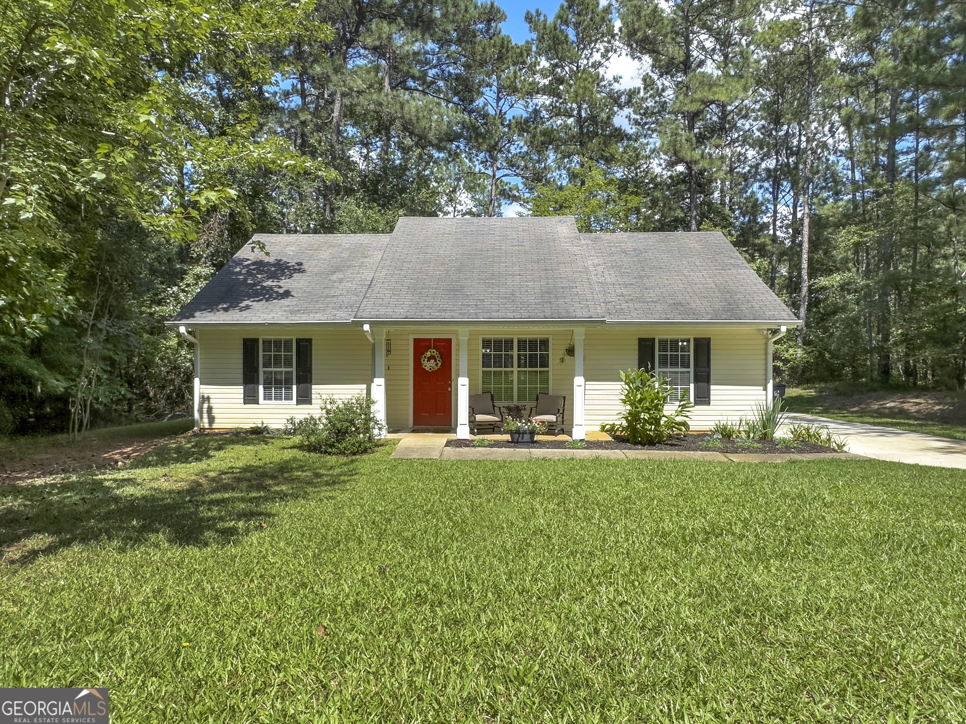 Welcome to this charming well maintained 3-bed, 2-bath move-in ready home in sought after Turtle Cove. Comfortable living with a practical split floor plan. Featuring several updates in 2023 - new HVAC, Water heater, fresh flooring, interior paint, new toilets, Kitchen updated with new counters/sink & stainless steel appliances, fenced in back yard and the driveway was extended to provide added convenience for parking. Nestled in a private setting, this property offers some seclusion while being part of the vibrant Turtle Cove community. A community known for its scenic lake beaches, 9 hole golf course, playgrounds, pool, pickleball and tennis courts, and clubhouse w/restaurant. Don't miss your chance to make this one yours!!! No Blind Offers, Must See Property.