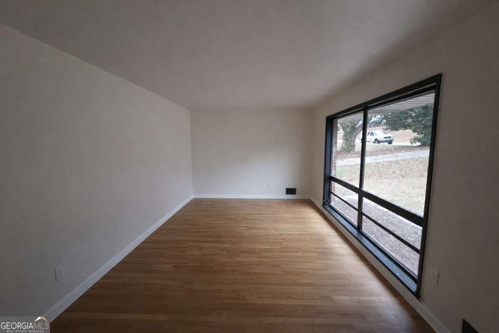 Photo of 2875 Oldknow Drive NW, Atlanta, GA 30318 (MLS # 10672289)