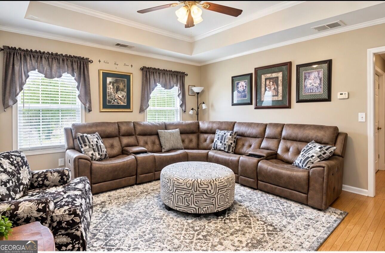 443 Windsong LN
