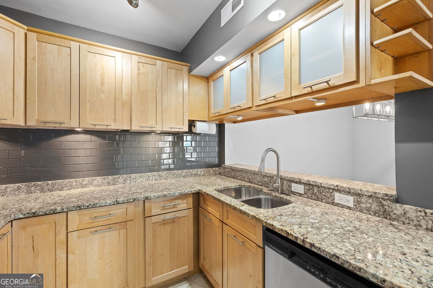 Atlanta, Georgia 30309, United States, 2 Bedrooms Bedrooms, ,2 BathroomsBathrooms,Residential,Active,169934