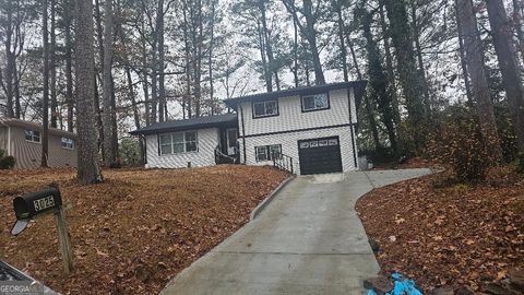 3025 McKenzie RD East Point GA 30344