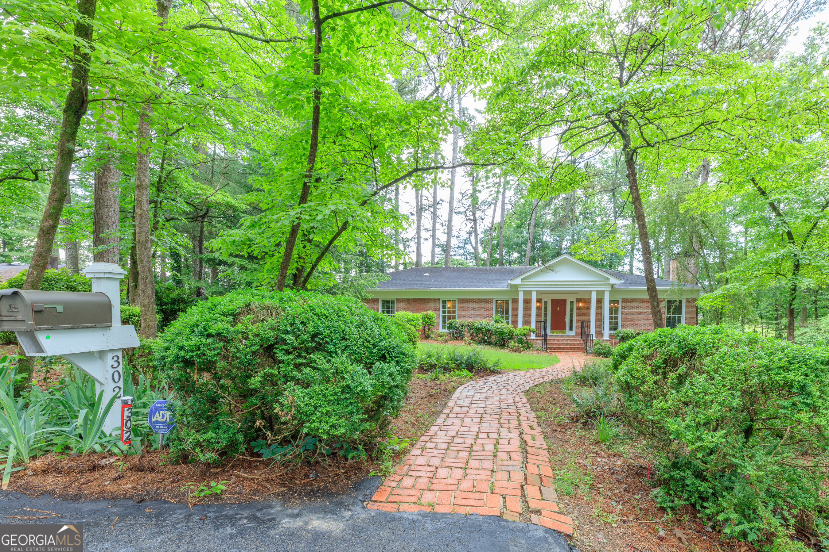 302 Brookwood LN