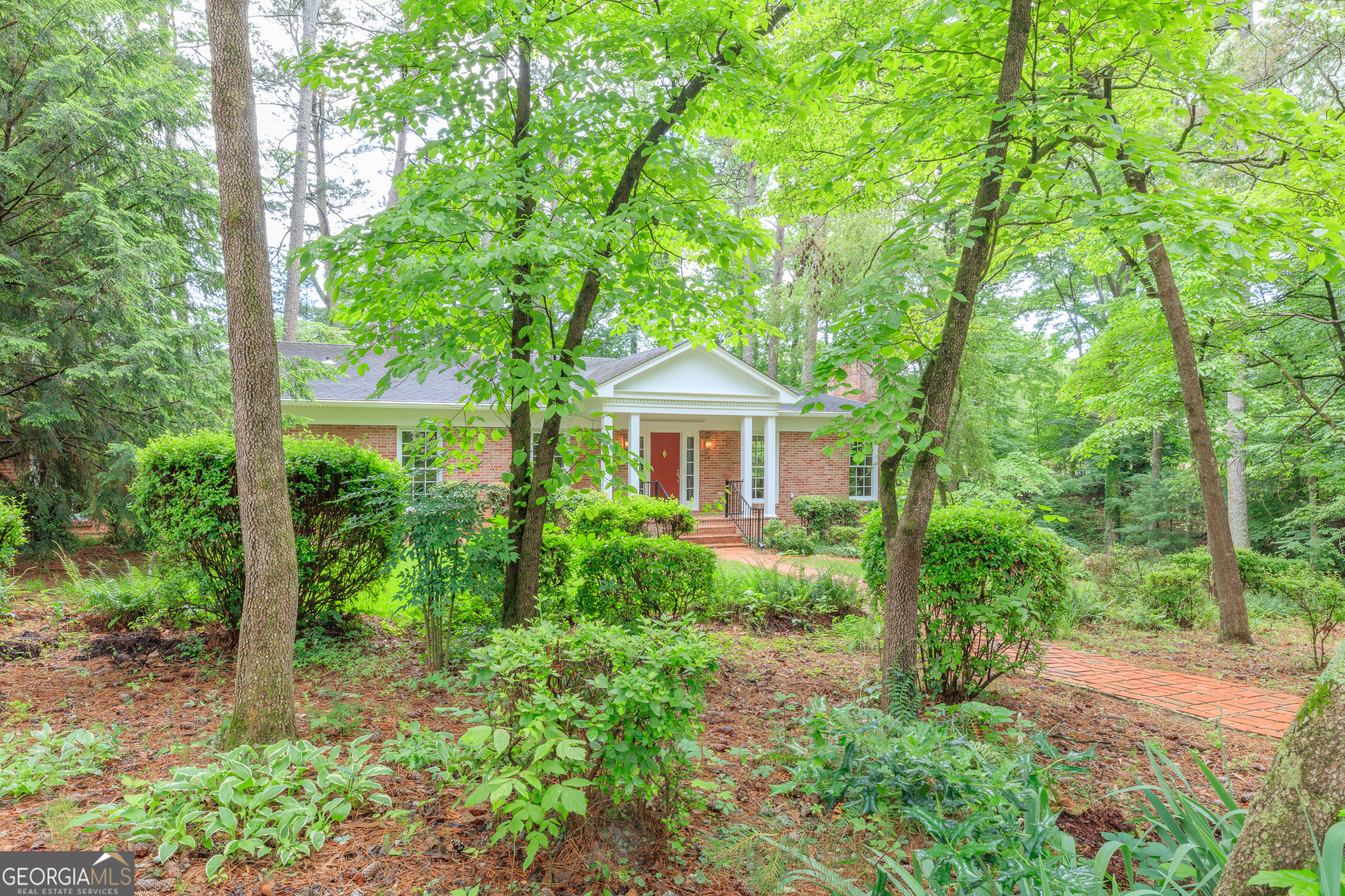 302 Brookwood LN