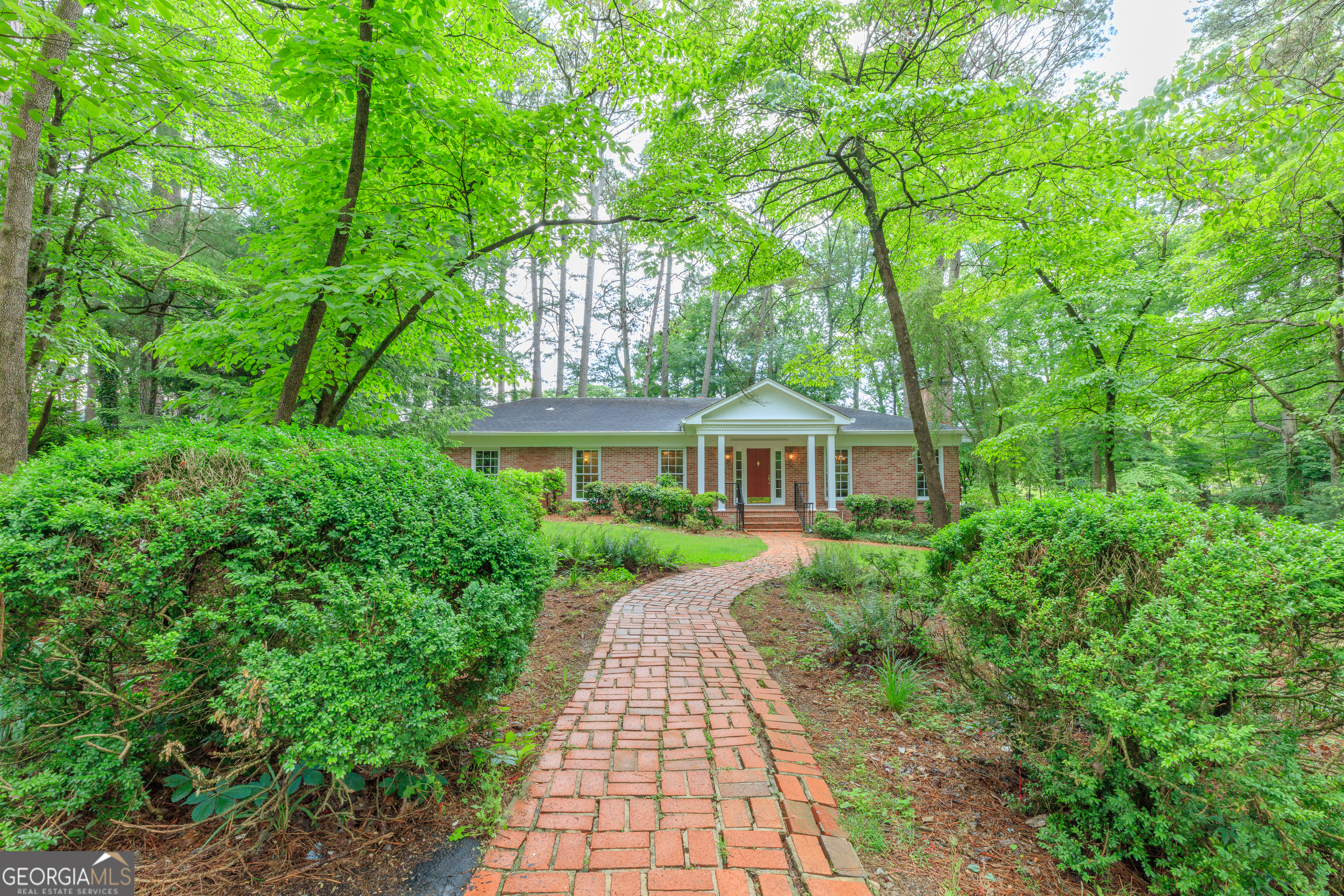 302 Brookwood LN