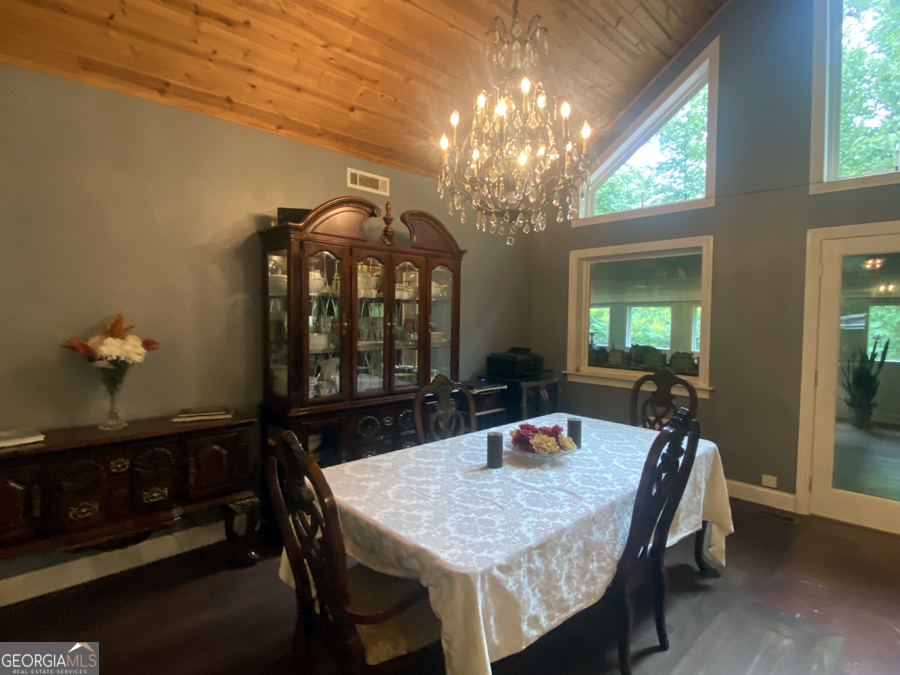25 Greenwood LN