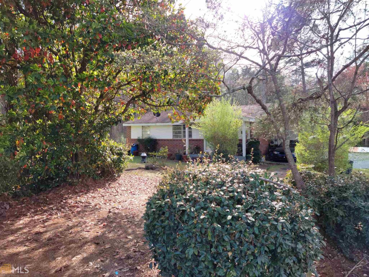 Investor Special! DO NOT GO ON PROPERTY OR DISTURB TENANT. This is a well kept home. Would be a great home for first time buyer. Or good investment. We have several other rentals available for sale. Call for details