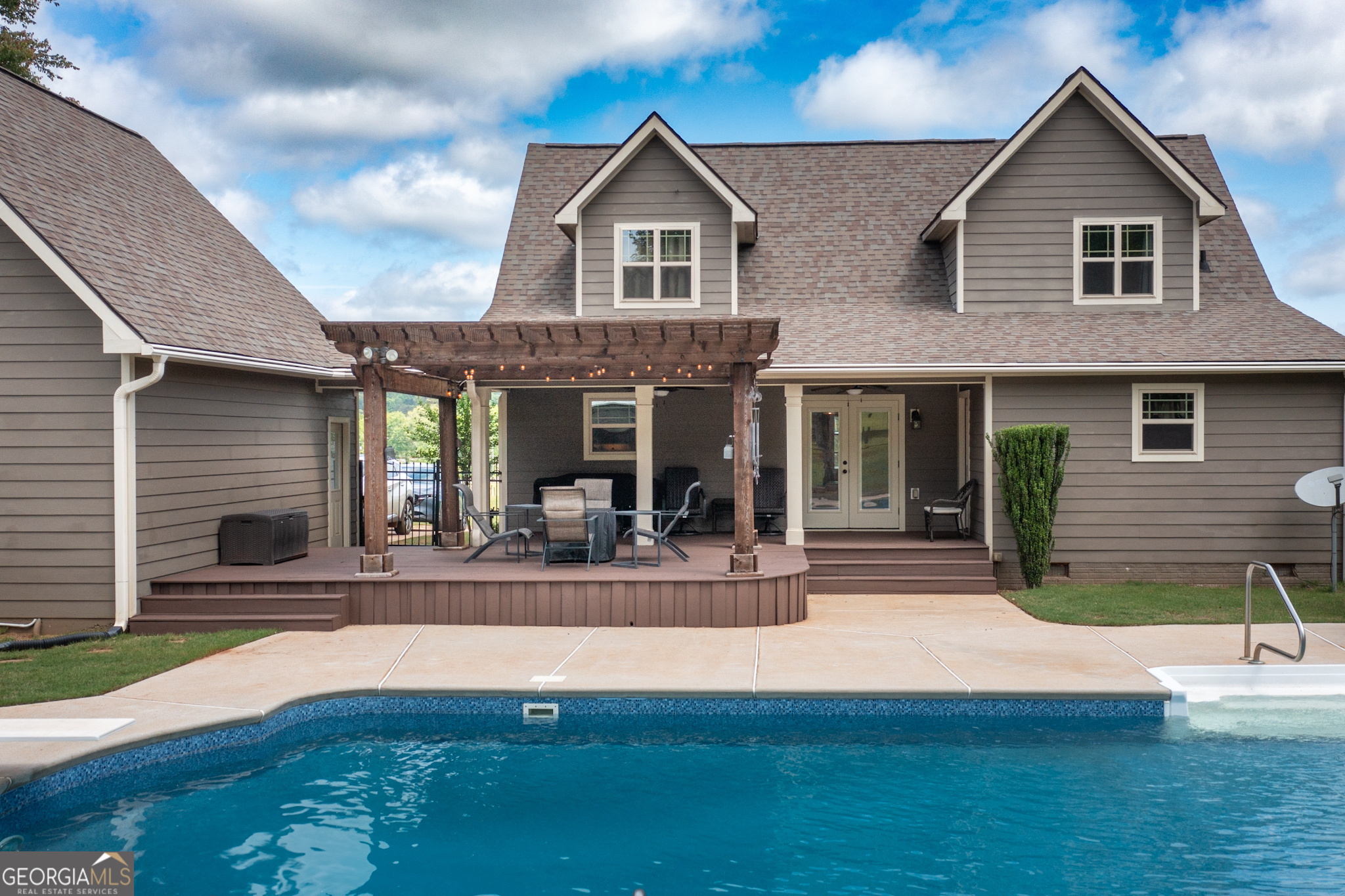 Fayetteville, Georgia 30215, United States, 3 Bedrooms Bedrooms, ,3 BathroomsBathrooms,Residential,Pending,127197